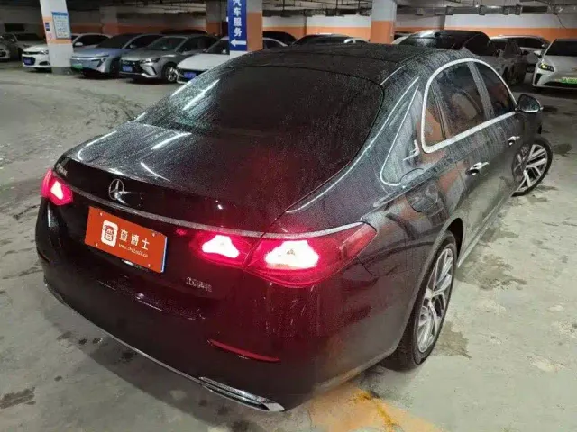 Mercedes-Benz E-Class — Фото автомобиля 3