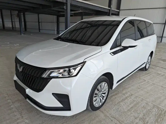 Фотография автомобиля — Wuling Jiachen