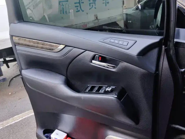 Toyota Vellfire — Фото автомобиля 7