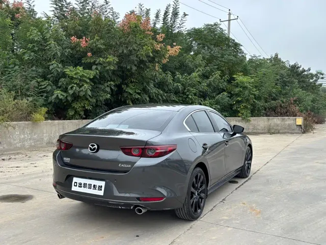 Mazda Axela — Фото автомобиля 8