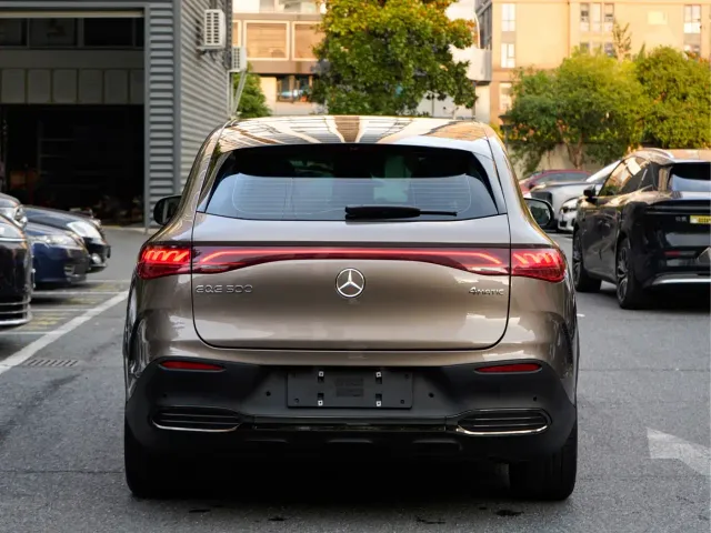 Mercedes-Benz EQE SUV — Фото автомобиля 5
