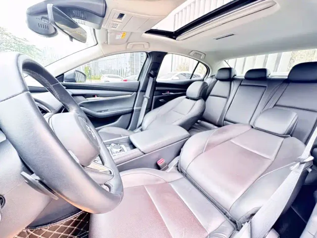 Mazda Axela — Фото автомобиля 12