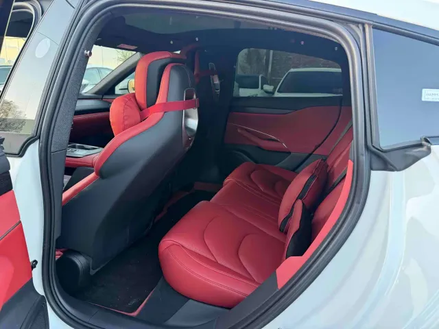 Xiaomi SU7 — Фото автомобиля 8