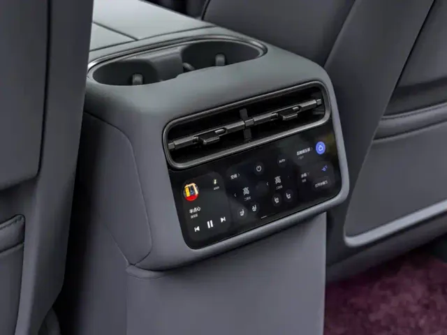 Li Auto L8 — Фото автомобиля 29