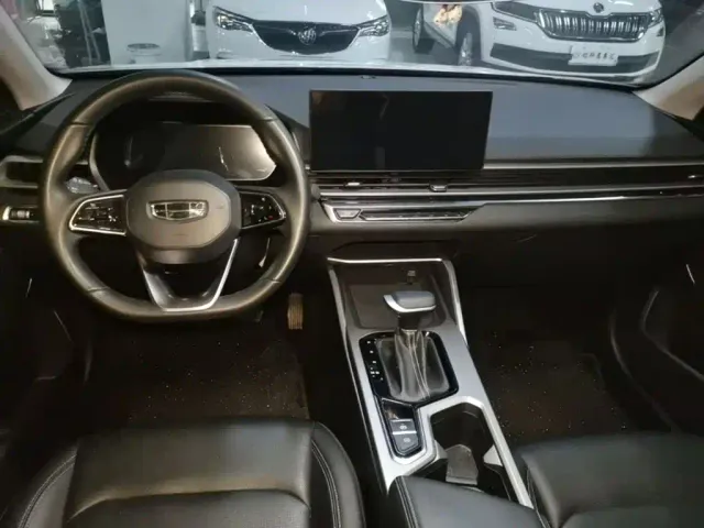 Geely Emgrand — Фото автомобиля 9