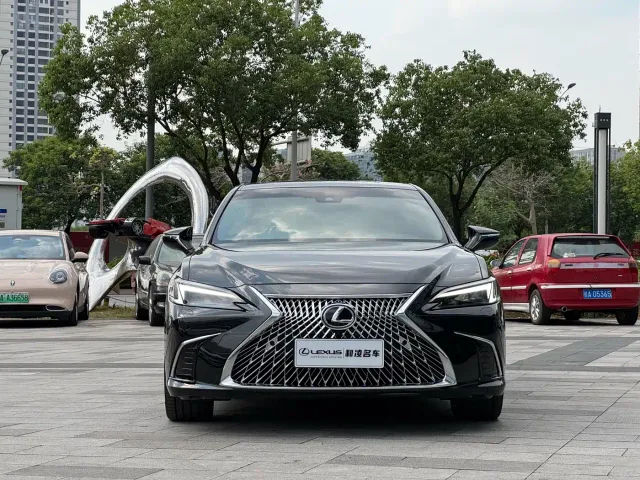 Lexus ES — Фото автомобиля 2