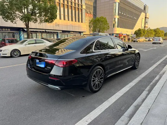 Mercedes-Benz E-Class — Фото автомобиля 6