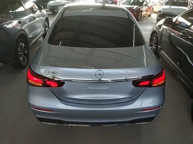 Mercedes-Benz E-Class — Фото автомобиля 5