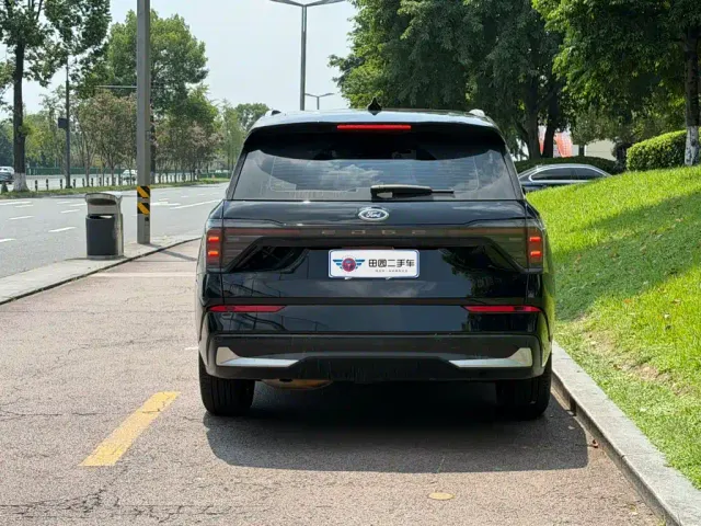 Ford Edge — Фото автомобиля 5