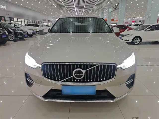 Volvo XC60 — Фото автомобиля 2