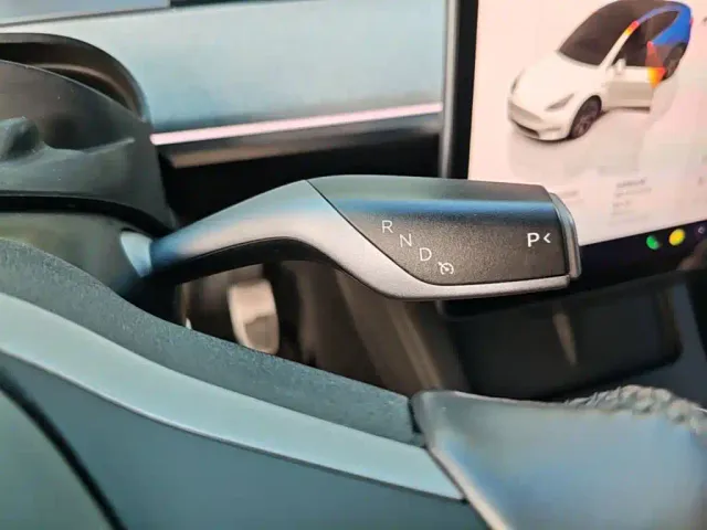 Tesla Model Y — Фото автомобиля 13