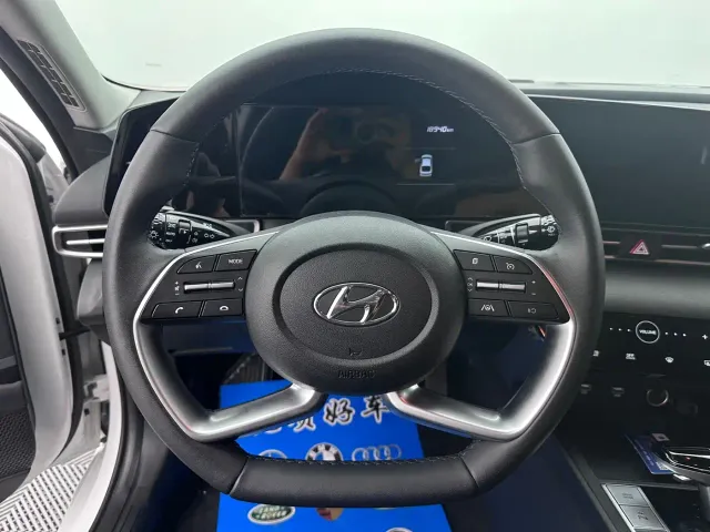 Hyundai Elantra — Фото автомобиля 16