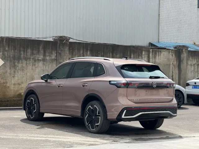 Volkswagen Tiguan L — Фото автомобиля 7