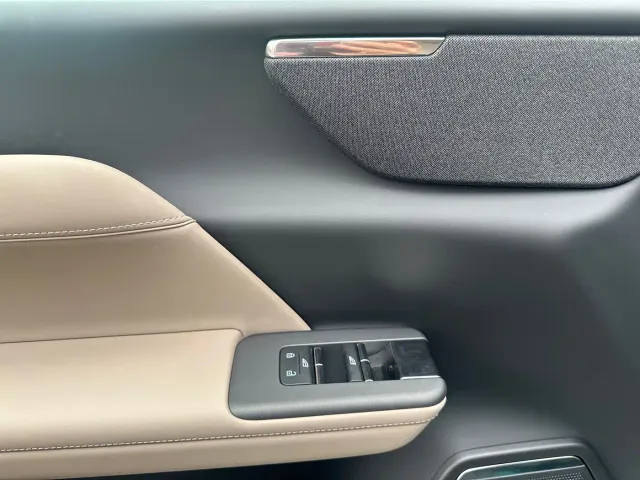 Volvo XC70 Plug-in Hybrid — Фото автомобиля 14