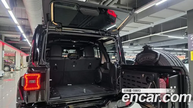 Jeep Wrangler Wrangler (JL) 2.0 Sahara Power Top 4 двери — Фото автомобиля 10