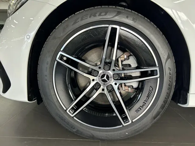 Mercedes-Benz E-Class — Фото автомобиля 13