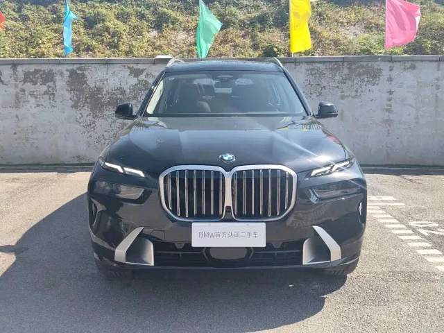 BMW X7 — Фото автомобиля 2