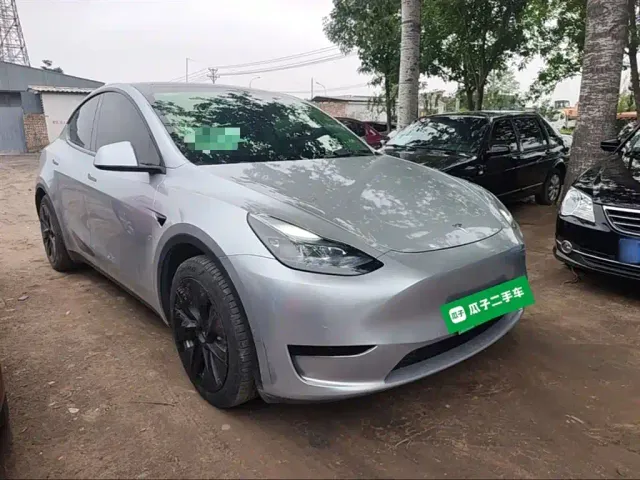 Tesla Model Y — Фото автомобиля 3