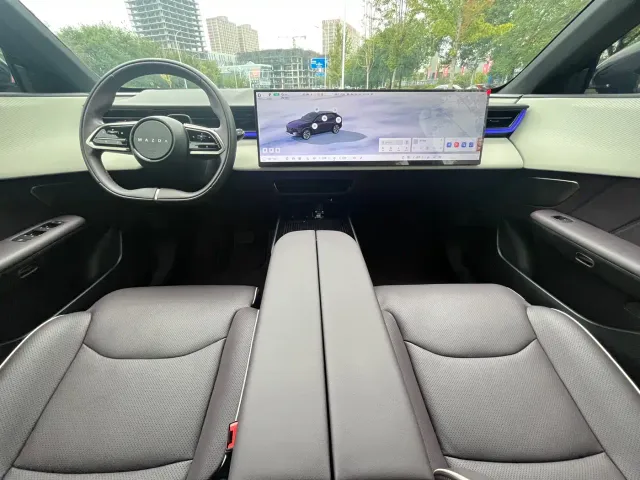 Mazda EZ-60 — Фото автомобиля 9