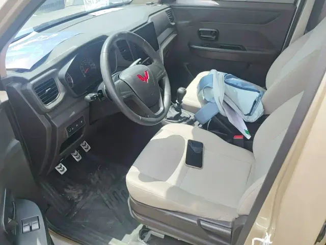 Wuling Hongguang V — Фото автомобиля 14