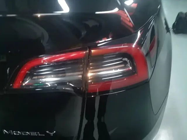 Tesla Model Y — Фото автомобиля 7