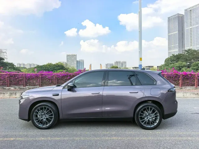 Leapmotor C10 — Фото автомобиля 21