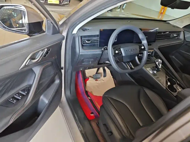 Roewe RX5 — Фото автомобиля 15