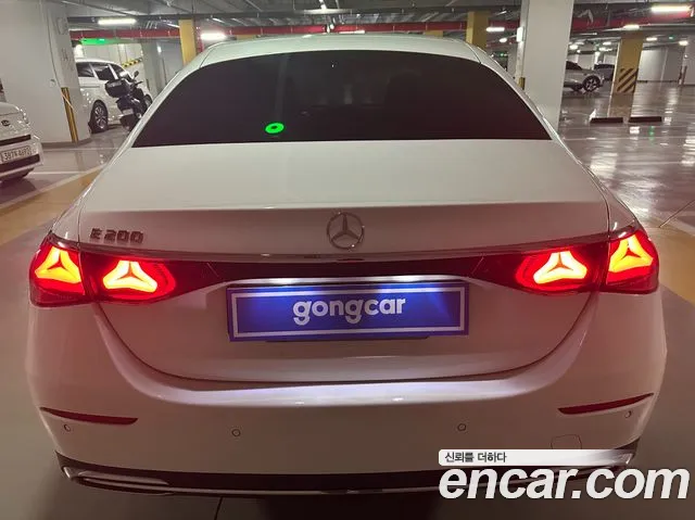 Mercedes-Benz E-Class — Фото автомобиля 8