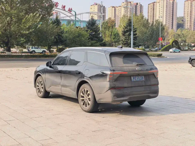 Ford Edge — Фото автомобиля 4