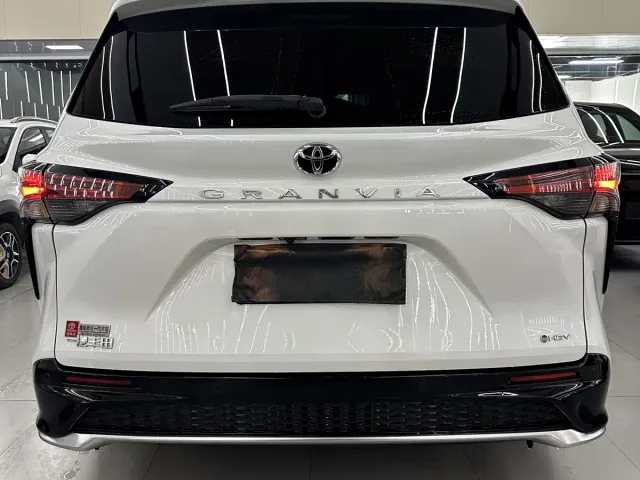 Toyota Granvia — Фото автомобиля 8