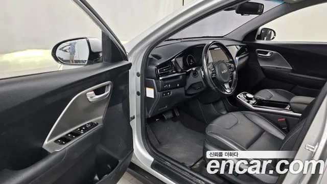 Kia Niro — Фото автомобиля 15