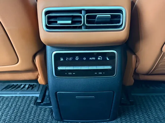 Li Auto L7 — Фото автомобиля 14