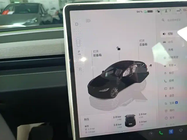 Tesla Model 3 — Фото автомобиля 13