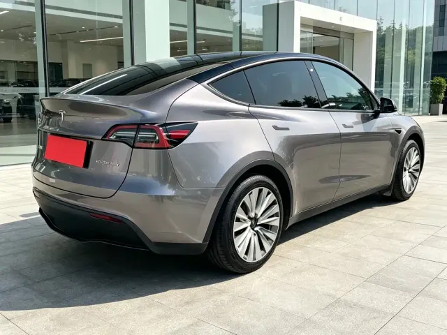 Tesla Model Y — Фото автомобиля 7