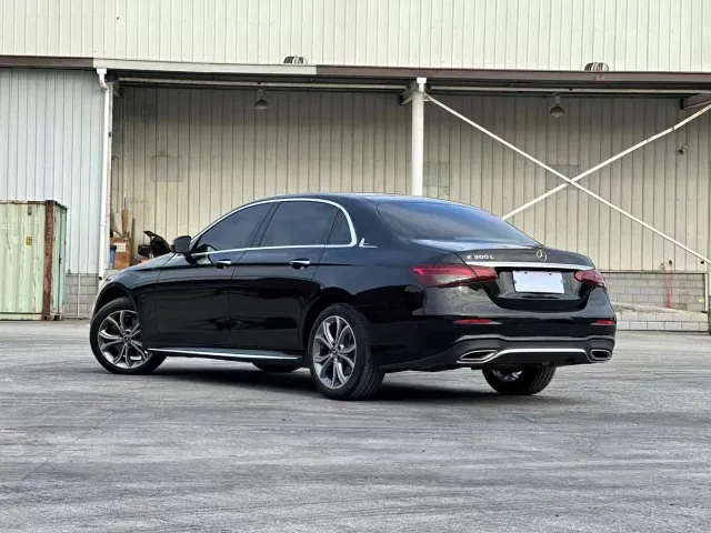 Mercedes-Benz E-Class — Фото автомобиля 4