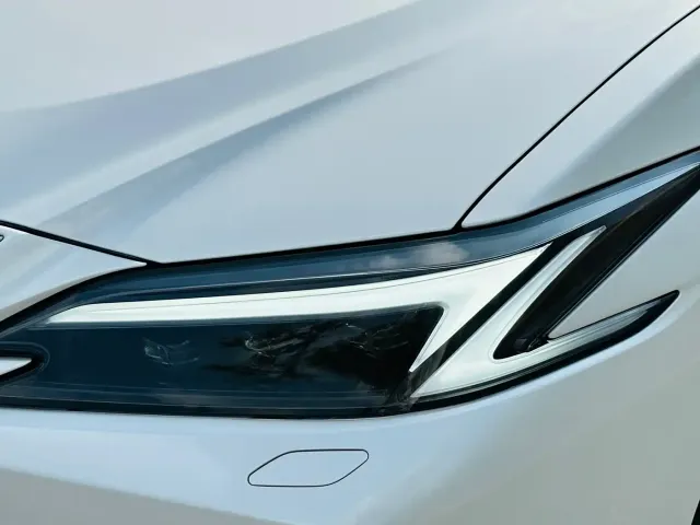 Lexus ES — Фото автомобиля 9