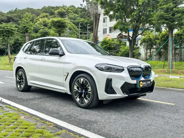 BMW iX3 — Фото автомобиля 4