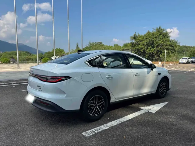BYD Seal 05 DM-i — Фото автомобиля 17