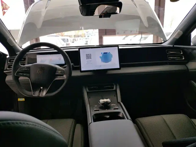 BYD Qin L — Фото автомобиля 9