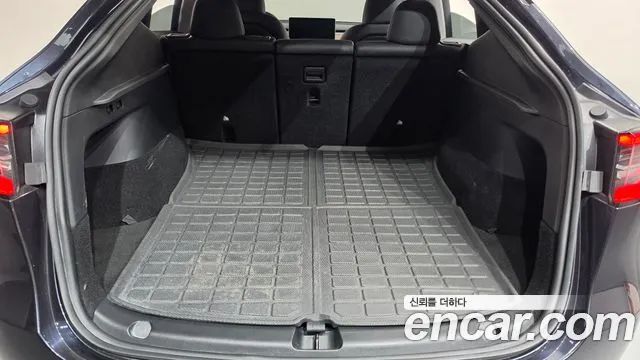 Tesla Model Y — Фото автомобиля 19