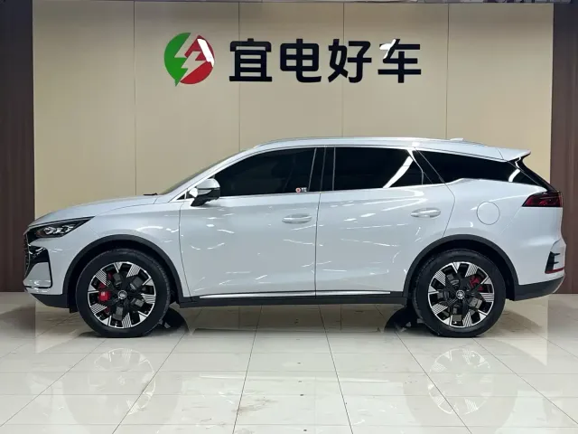 BYD Tang — Фото автомобиля 4