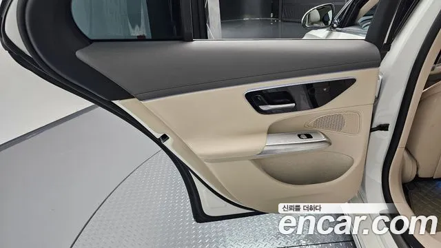 Mercedes-Benz E-Class — Фото автомобиля 22
