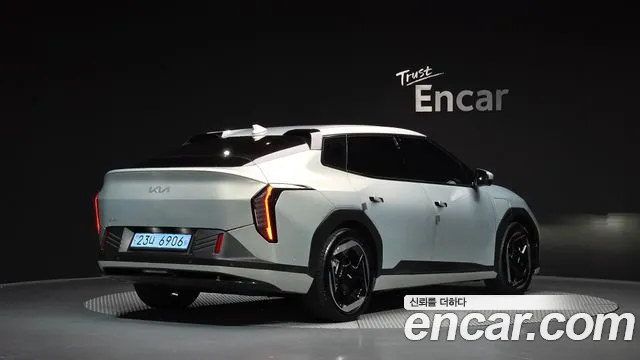 Kia EV4 — Фото автомобиля 2