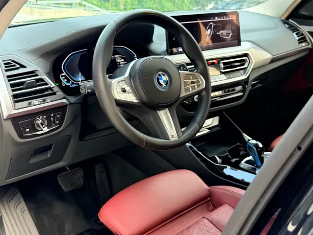 BMW iX3 — Фото автомобиля 8