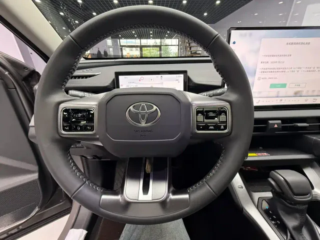 Toyota RAV4 — Фото автомобиля 14