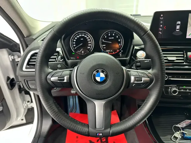 BMW BMW 1 Series 2023 120i M Sport Shadow Edition — Фото автомобиля 9
