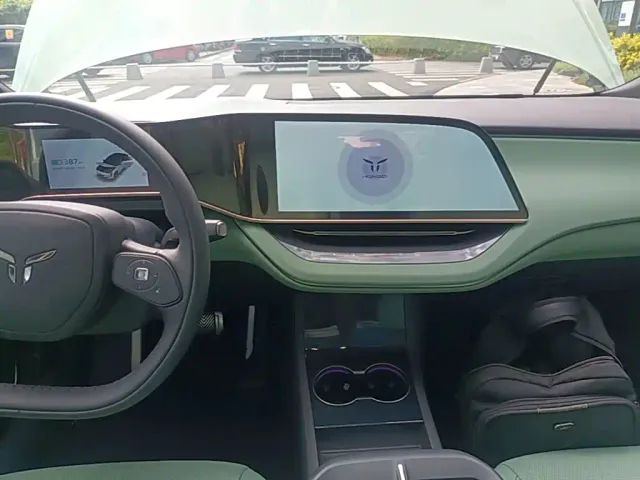 Hongqi EH7 — Фото автомобиля 12