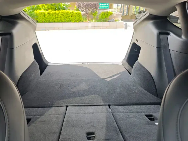 Tesla Model Y — Фото автомобиля 17