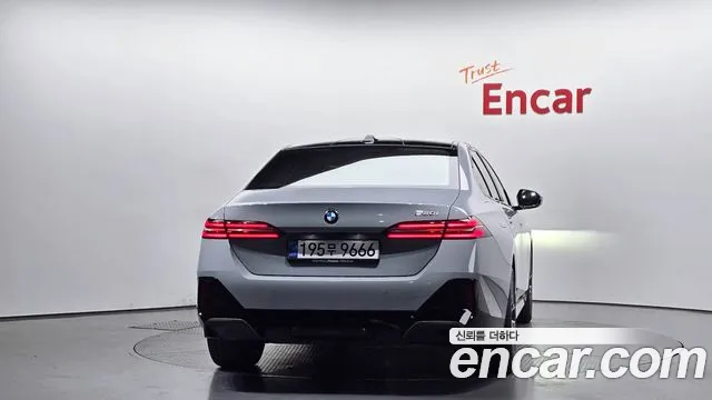 BMW 5-Series — Фото автомобиля 4