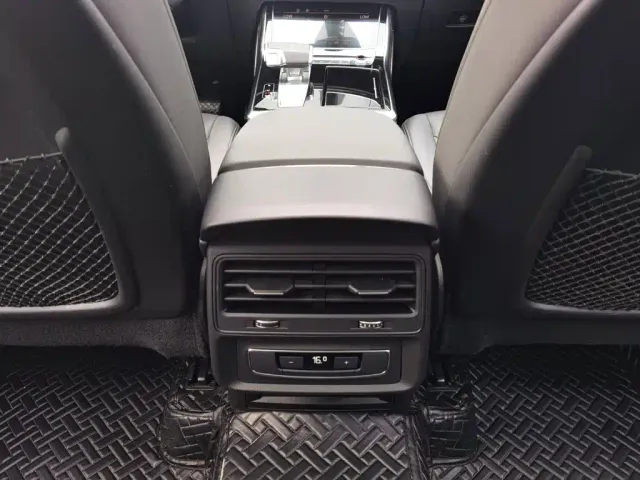 Audi Audi Q7 2023 45 TFSI quattro S line Sport — Фото автомобиля 24